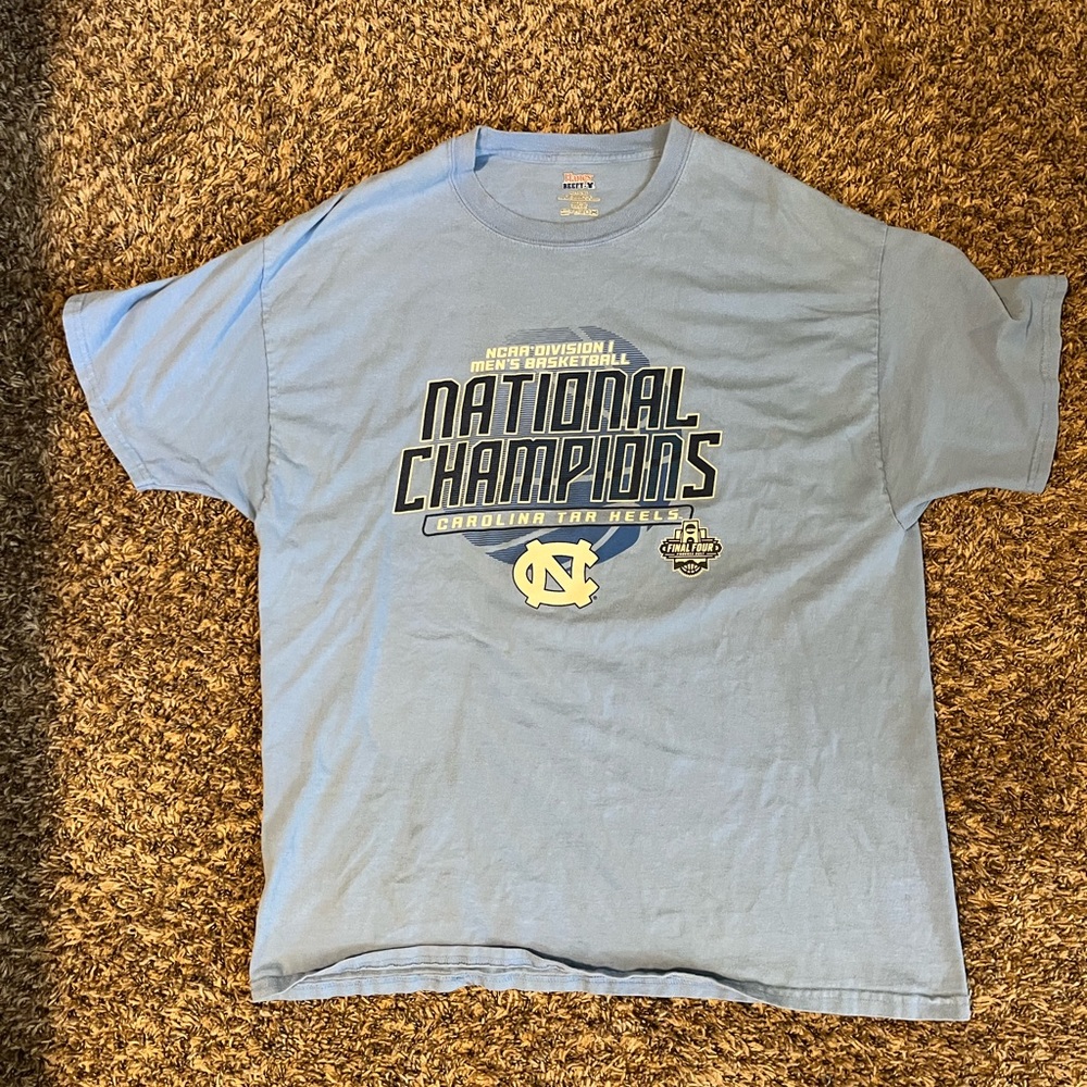 Vintage NCAA Carolina TEE